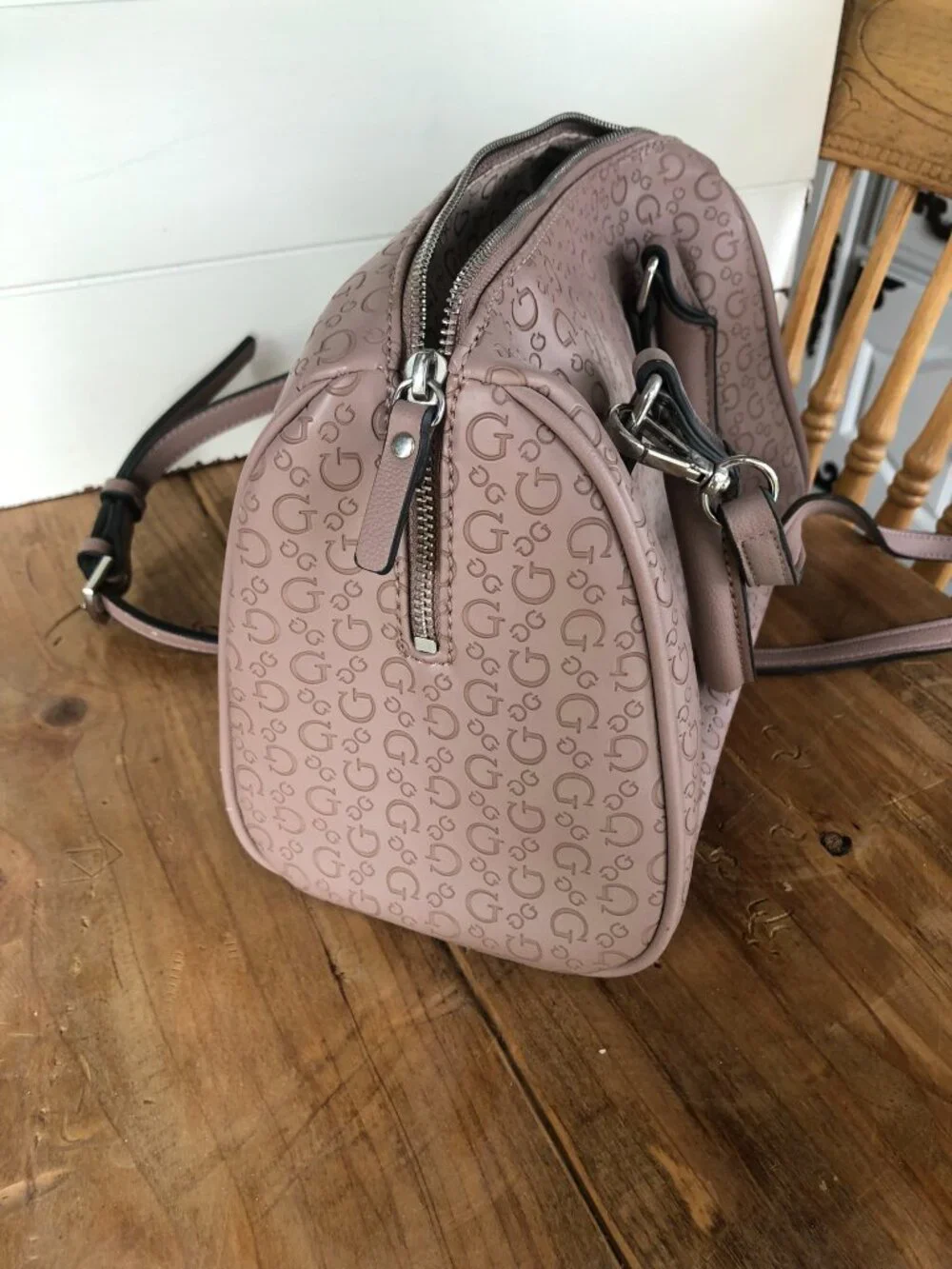Guess light pink